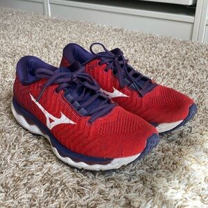 Women’s Mizuno Red Purple Waveknit size 8